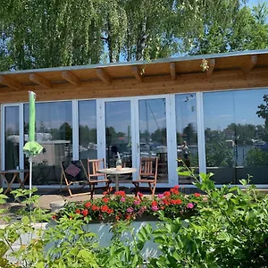 Tiny House Oder Auf Der Sunset Marina Lodge Berlin
